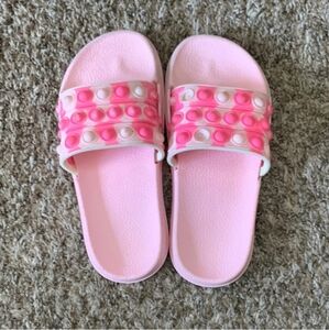 Girls youth Pop It sandals sz 3-4. Light pinks!!